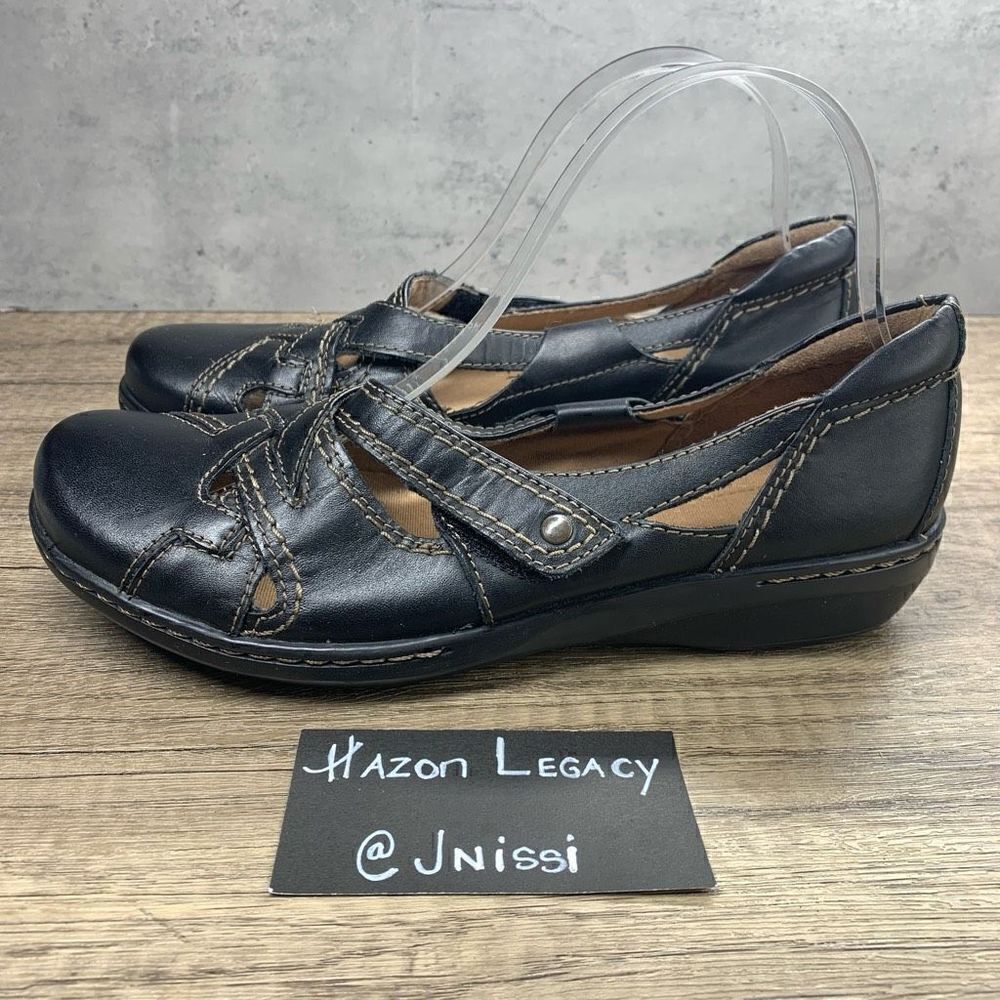 Clarks~Women's~Black Soft Cushion Comfort T-Strap Flats~Size 9M (16180)